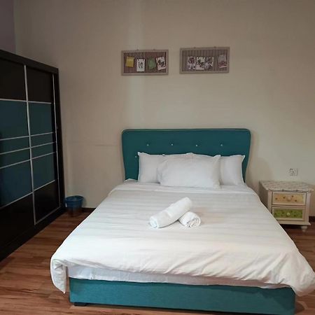 Melaka Beachfront Villa With Pool Екстериор снимка