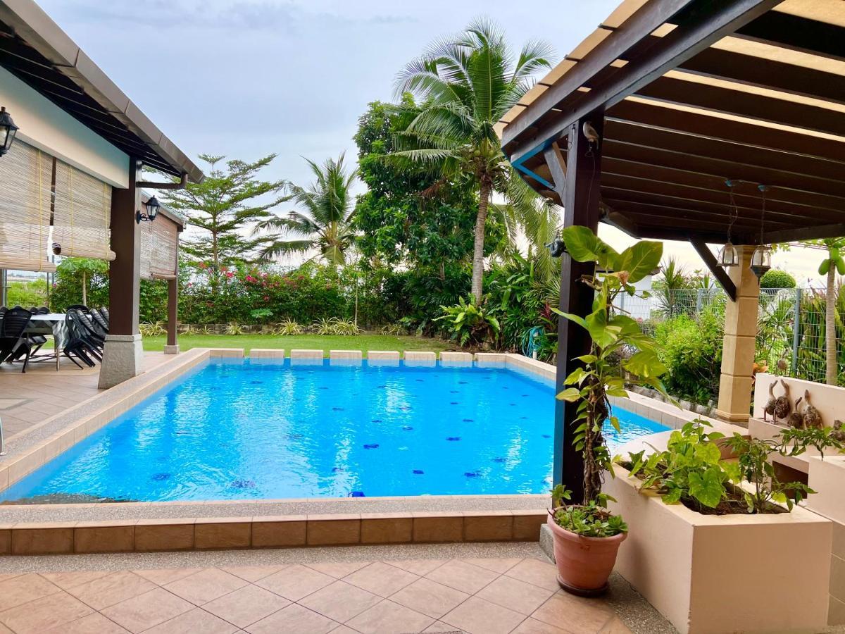 Melaka Beachfront Villa With Pool Екстериор снимка