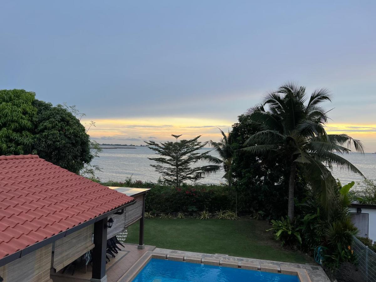 Melaka Beachfront Villa With Pool Екстериор снимка