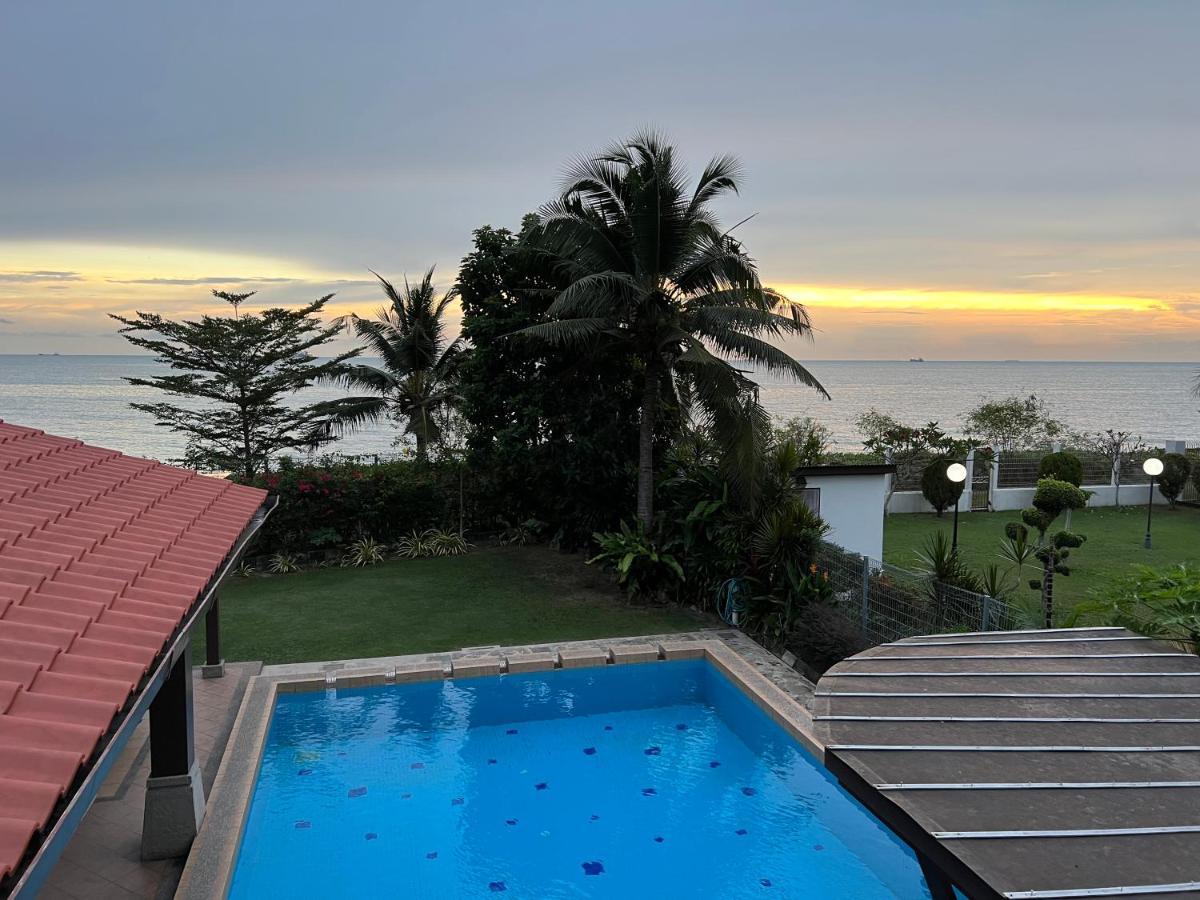 Melaka Beachfront Villa With Pool Екстериор снимка