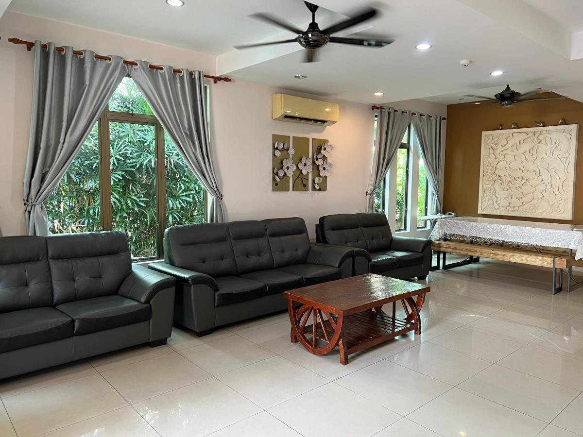Melaka Beachfront Villa With Pool Екстериор снимка