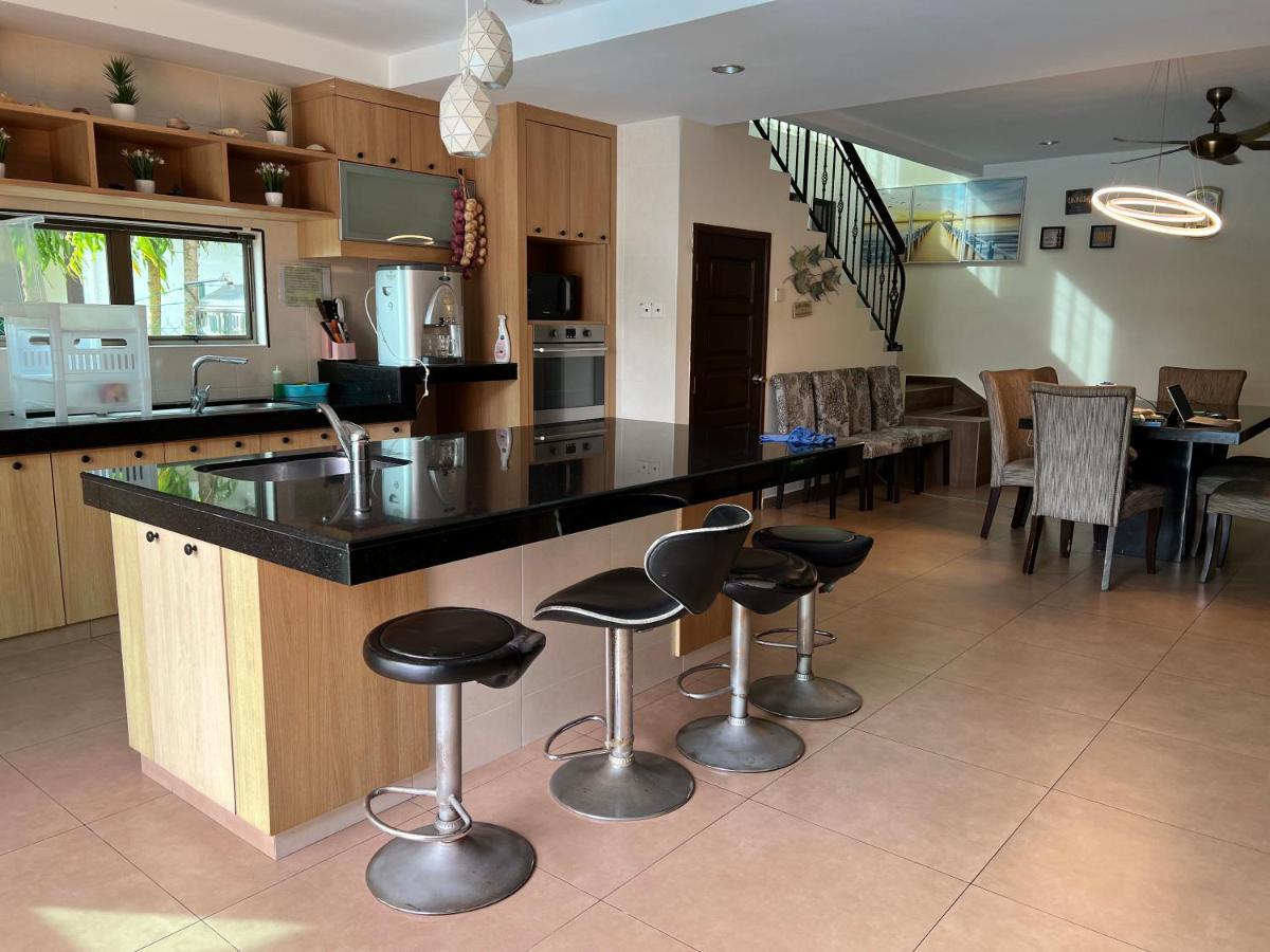 Melaka Beachfront Villa With Pool Екстериор снимка