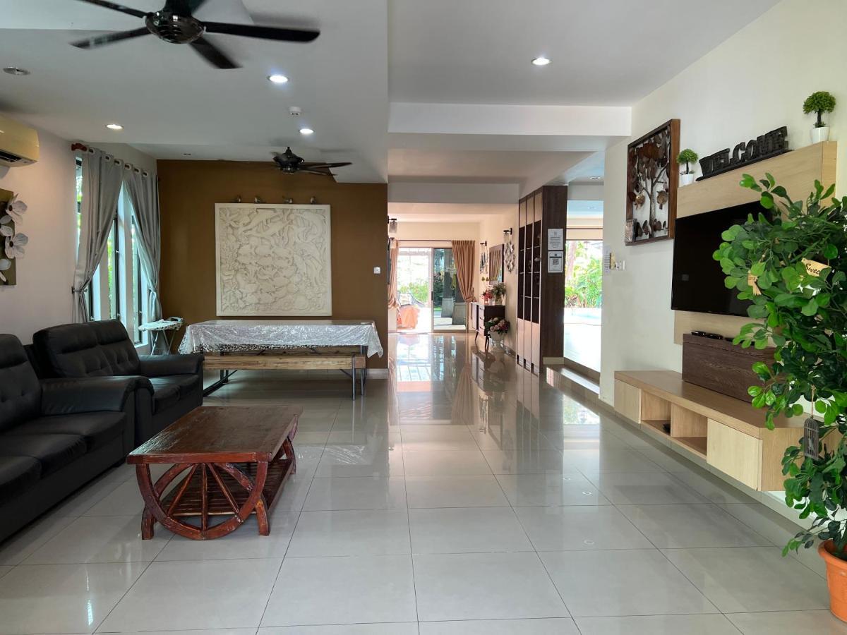 Melaka Beachfront Villa With Pool Екстериор снимка