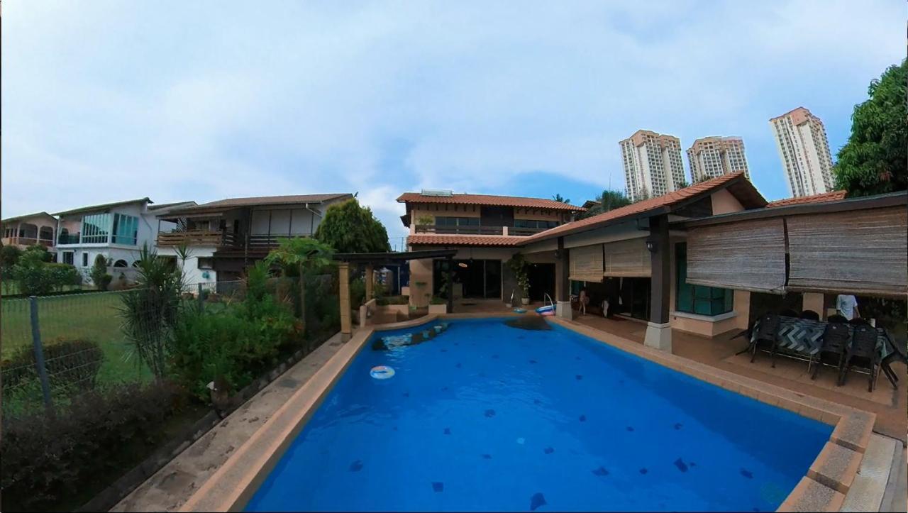 Melaka Beachfront Villa With Pool Екстериор снимка