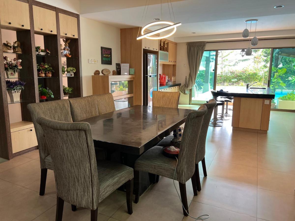 Melaka Beachfront Villa With Pool Екстериор снимка