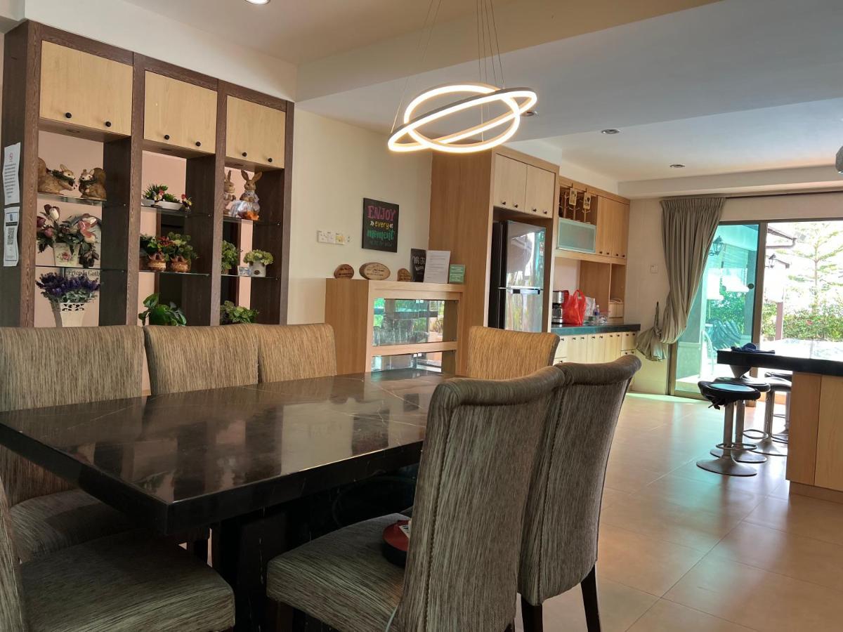 Melaka Beachfront Villa With Pool Екстериор снимка
