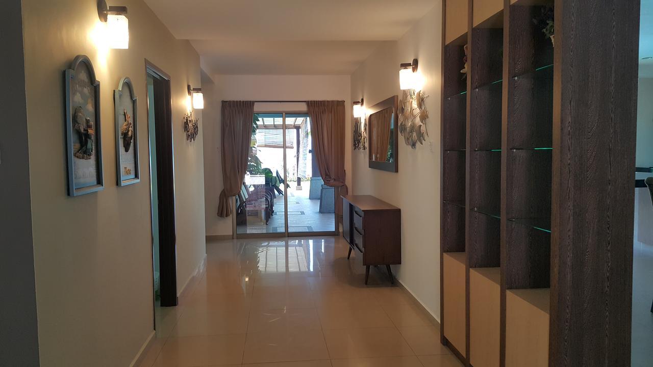 Melaka Beachfront Villa With Pool Екстериор снимка