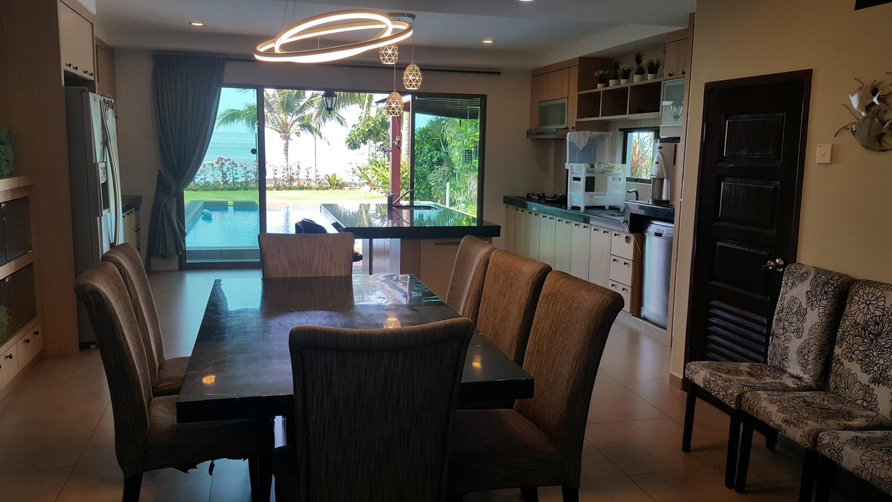 Melaka Beachfront Villa With Pool Екстериор снимка