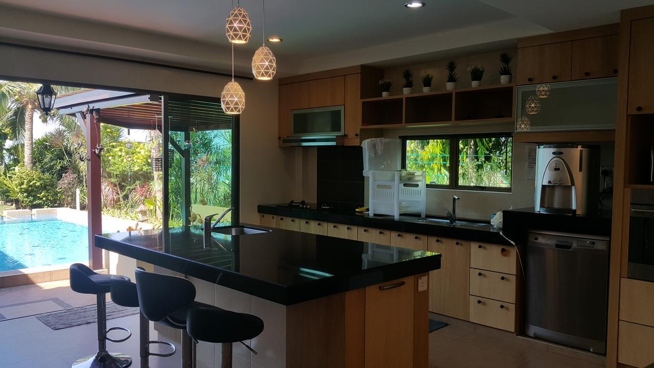 Melaka Beachfront Villa With Pool Екстериор снимка