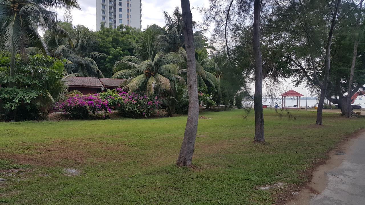 Melaka Beachfront Villa With Pool Екстериор снимка