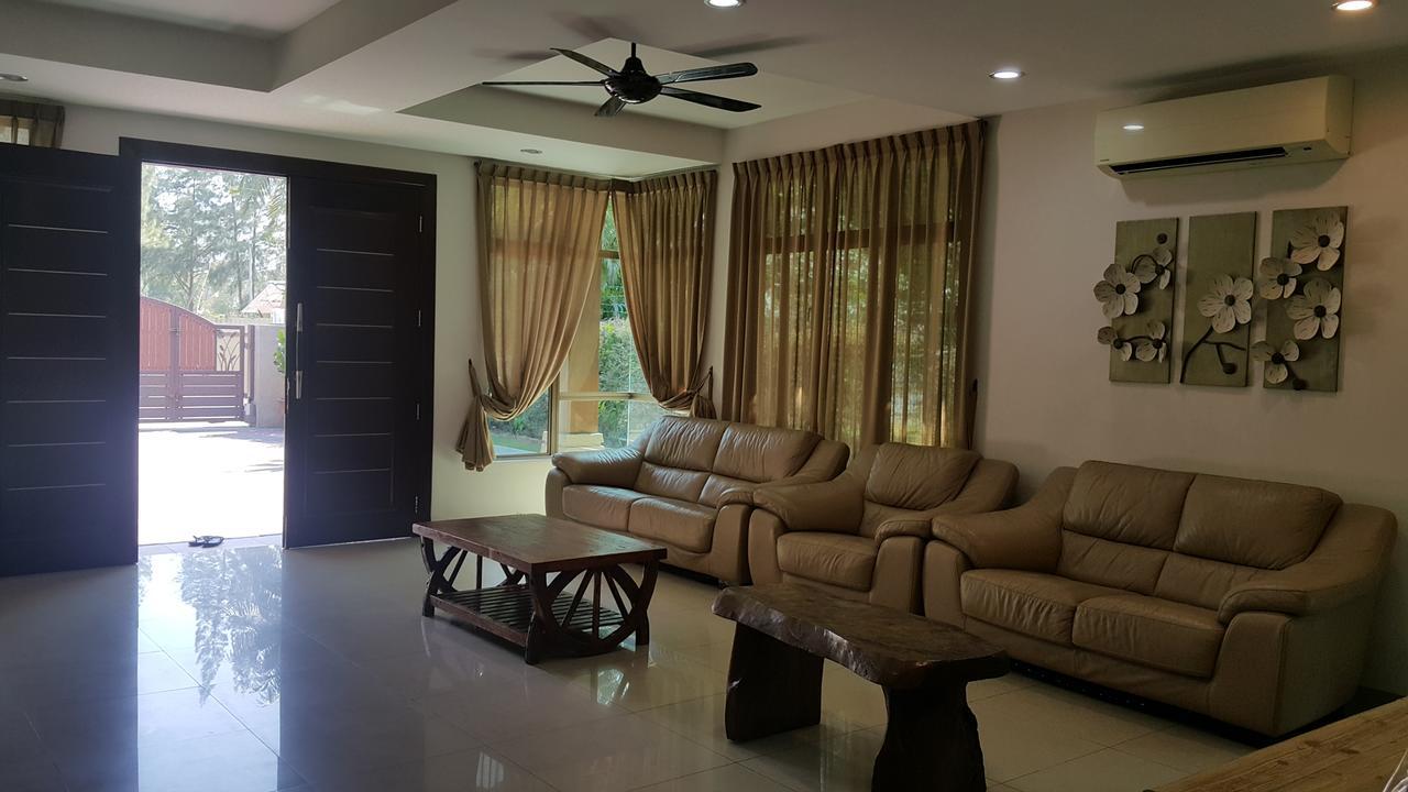 Melaka Beachfront Villa With Pool Екстериор снимка