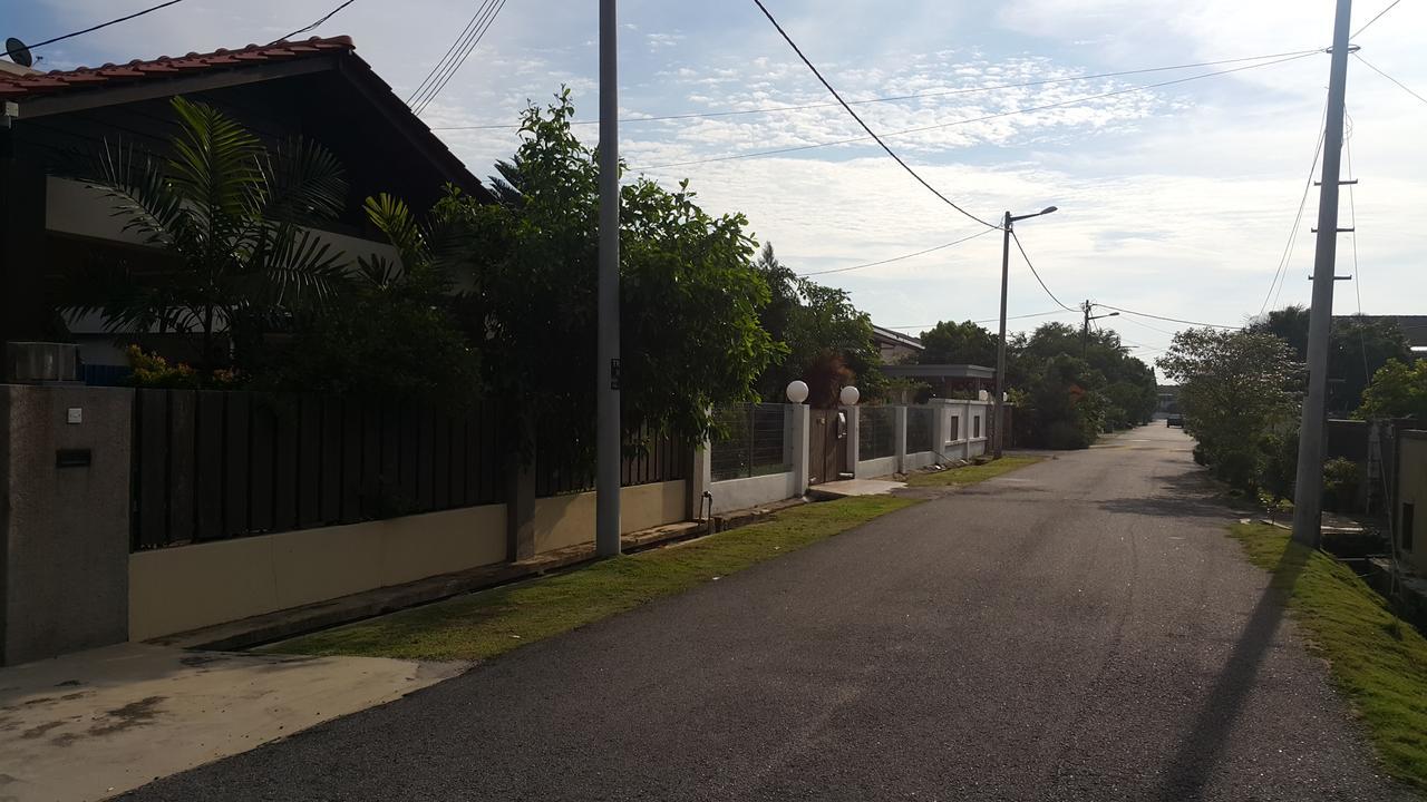 Melaka Beachfront Villa With Pool Екстериор снимка