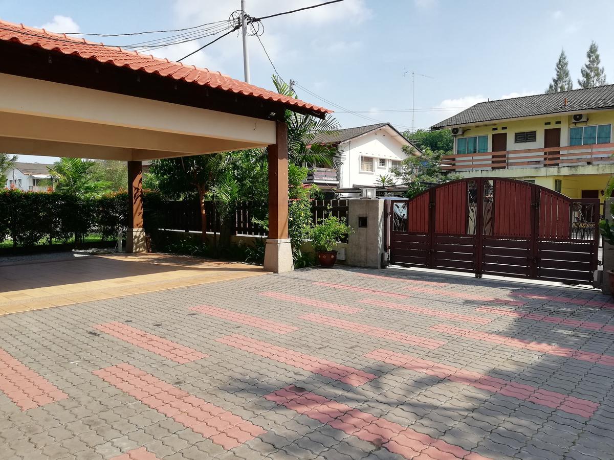 Melaka Beachfront Villa With Pool Екстериор снимка
