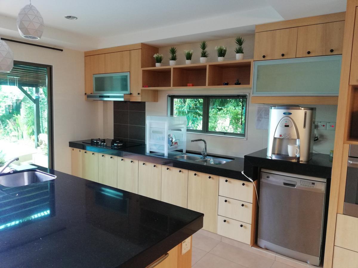 Melaka Beachfront Villa With Pool Екстериор снимка