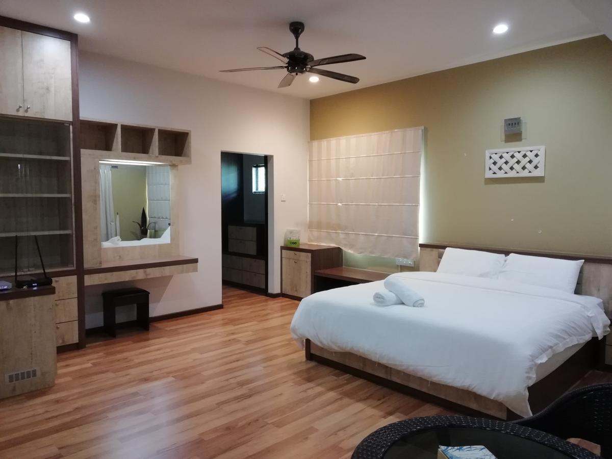 Melaka Beachfront Villa With Pool Екстериор снимка