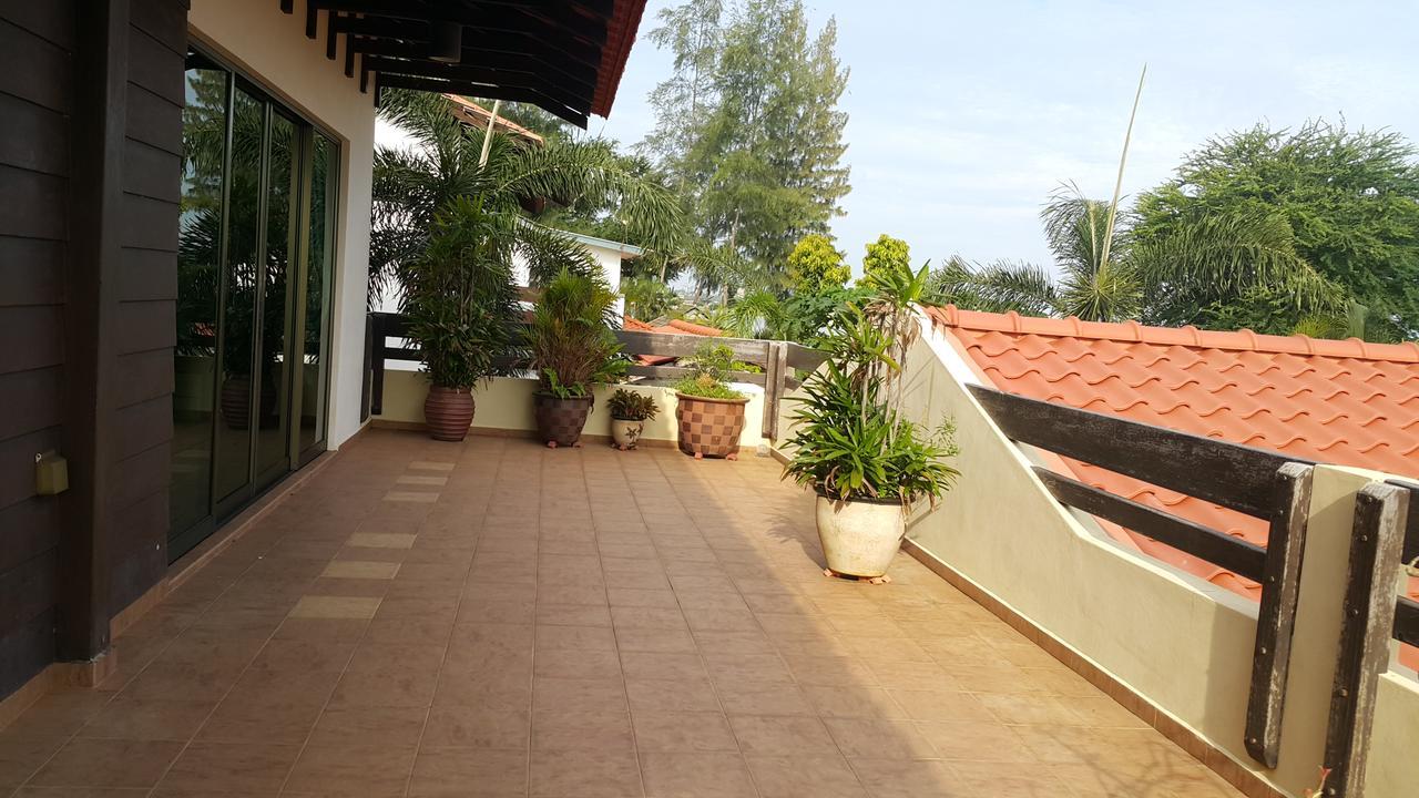 Melaka Beachfront Villa With Pool Екстериор снимка